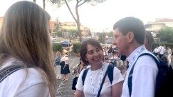 Єпископ Віталій Кривицький з молоддю в Римі