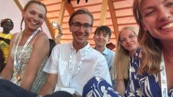 Młodzi Polacy są wzruszeni, że mogli tak blisko towarzyszyć Ojcu Świętemu (archiwum prywatne)