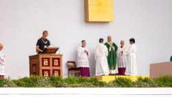 Christian Schrichten aus Sundern liest die Fürbitte in Tor Vergata