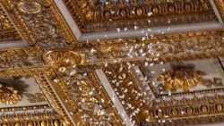 Każdego roku w uroczystość Matki Bożej Śnieżnej w Bazylice Santa Maria Maggiore spod sklepienia spadają białe płatki róż