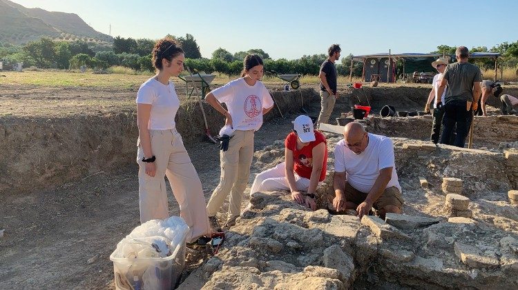 Un momento dello scavo