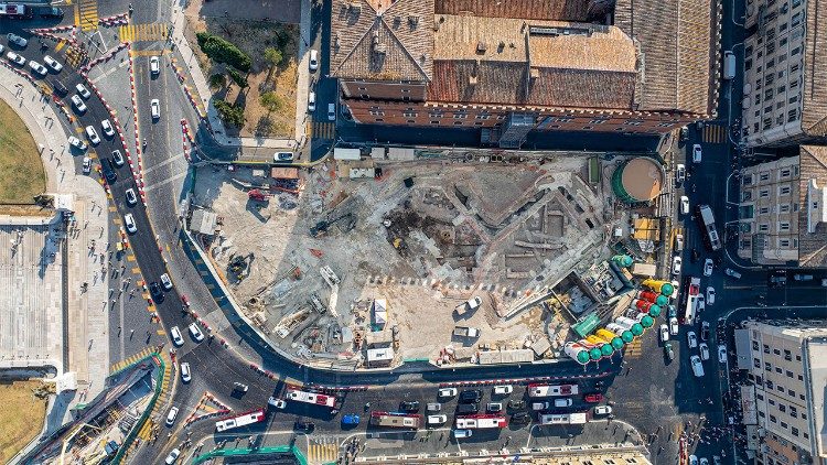 Vista dall'alto degli scavi di Piazza Venezia a Roma