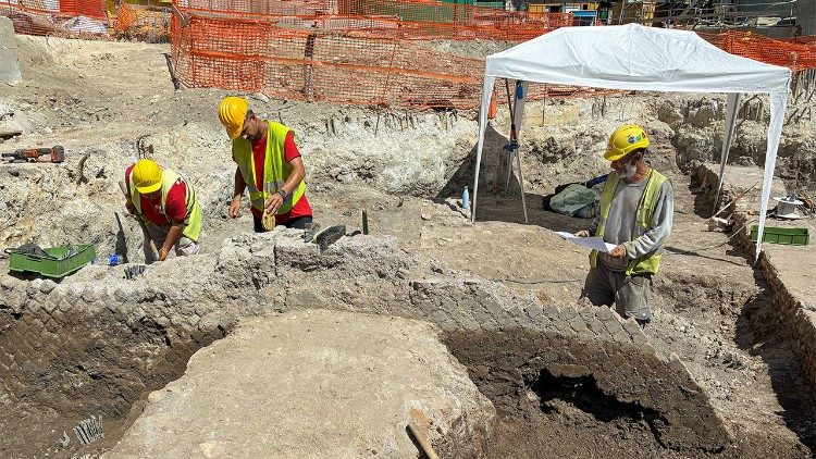 Prace prowadzone są w związku z budową stacji metra