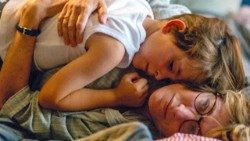 César Botti & Valeria Bruni-Tedeschi in "Was uns verbindet" (© Alamode Film)