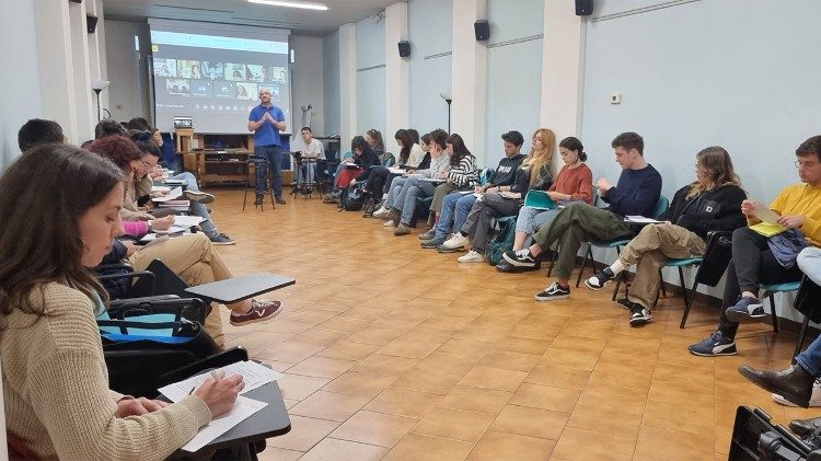 Il Centro Poggeschi a Bologna è un punto di riferimento per i giovani, universitari o lavoratori.