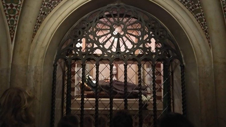 La tomba di Santa Chiara ad Assisi