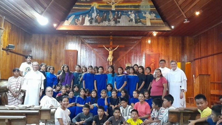 Padre Gerard Timoner, O.P. Maestro Generale dell'Ordine dei Predicatori visita la comunità dell'Amazzonia
