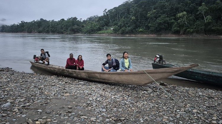 Suor Giovanna Llerena e agenti di pastorale delle comunità in Amazzonia