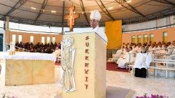Apostolski nuncij u BiH nadbiskup Francis Assisi Chullikatt predvodio misu otvorenja 36. Mladifesta u Međugorju