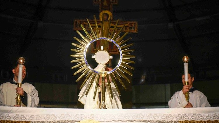 Euharistijsko klanjanje na Mladifestu