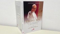 El libro "León XIV, la vía desarmada y desarmante" de Antonio Preziosi, con prefacio del cardenal Pietro Parolin