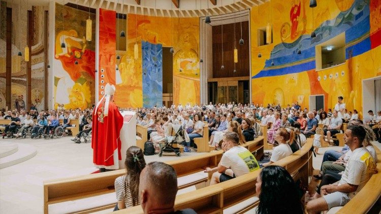 Mladi su iz Prasvetišta Gospe od Otoka u Solinu krenuli pješice Gospi Sinjskoj