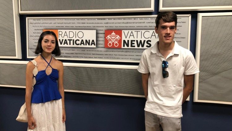 Alicia y Pablo, peregrinos de Toledo visitaron los estudios de Vatican News