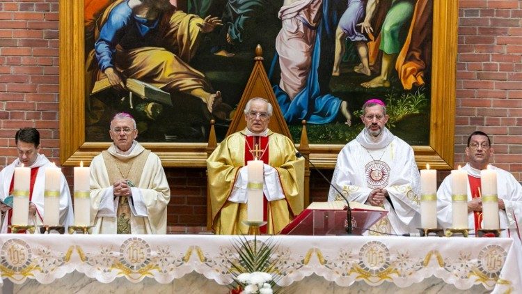 Святая Месса в кафедральном соборе Новосибирска (10 августа 2025 г.). Фото: Алина Николаева - Преображенская епархия в Новосибирске