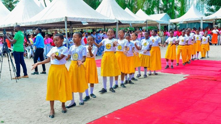 WAWATA rithisheni imani, maadili na utu wema kwa watoto wenu