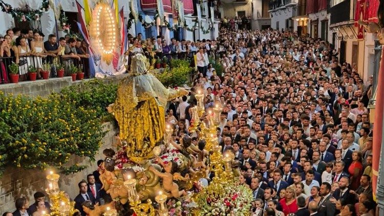Procession with the statue of Our Lady "Sin Pecado"