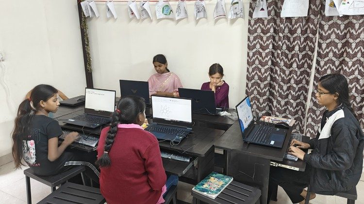 Il programma di sensibilizzazione offre ai bambini l'opportunità di acquisire competenze informatiche