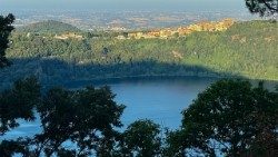 Vista panorâmica da cidade de Castel Gandolfo, a partir da Villa Barberini