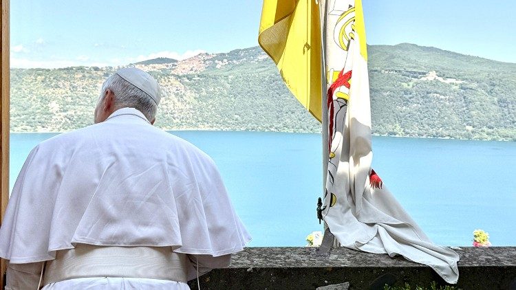 2025.08.14 Leone XIV Castel Gandolfo da Villa Barberini