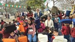 Các nữ tu Phan Sinh Thừa Sai Đức Maria giúp các trẻ em ở những khu ổ chuột