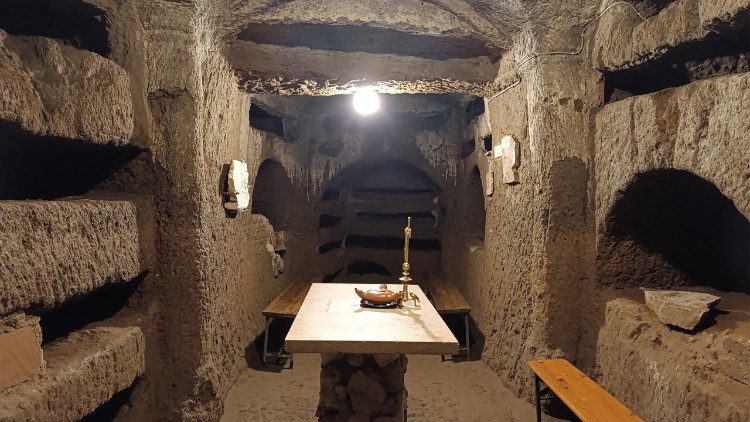 Ein Raum der Andacht innerhalb der Katakomben