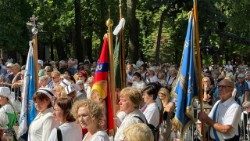 Donne partecipanti al pellegrinaggio al santuario mariano di Piekary Śląskie, in Polonia