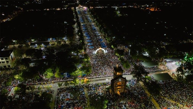 Tens of thousands of pilgrims gather at the shrine of Our Lady of La Vang in central Vietnam for the Assumption feast. Photo:
