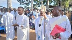Arcebispo de Nampula, D. Inácio Saúre, durante a celebração no Santuário Maria Mãe do Redentor, Meconta (Nampula, Moçambique)