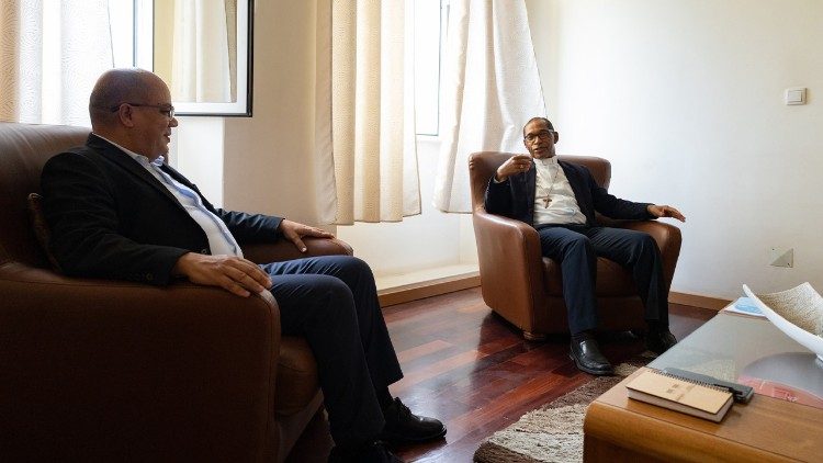 Cardeal, Dom Arlindo Furtado recebe a visita do Ministro Augusto Veiga