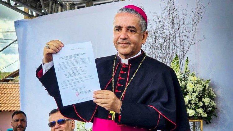 Dom Estevam Santos Silva Filho.