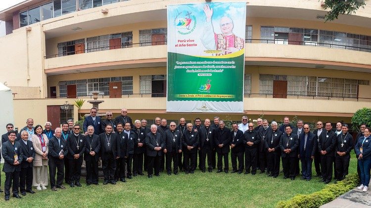 Os participantes do encontro da Conferência Episcopal Peruana