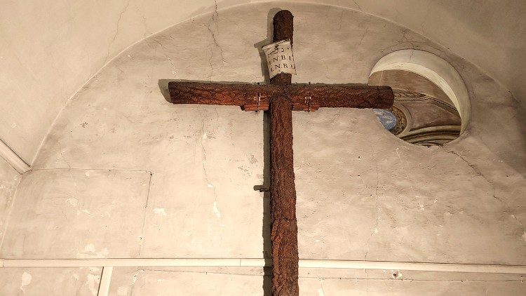 Una croce nell'Oratorio della Confraternita del Santissimo Sacramento