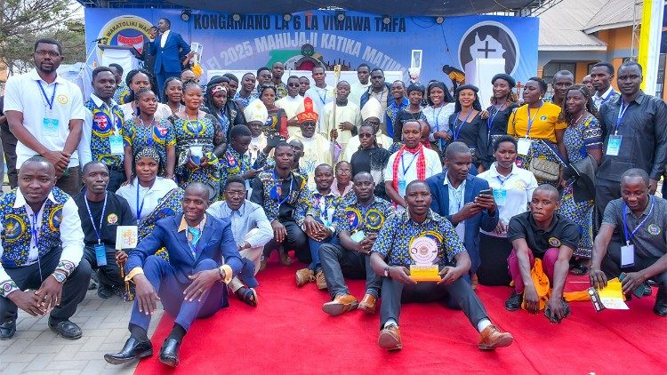 2025.08.25 Misa Takatifu ya kufunga Kongamano la 6 kitaifa la vijana wakatoliki wafanyakazi(VIWAWA) huko Mbeya,Tanzania(23 Agosti 2025).