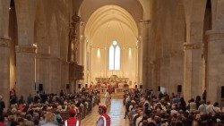 Interior da Basílica de Collemaggio