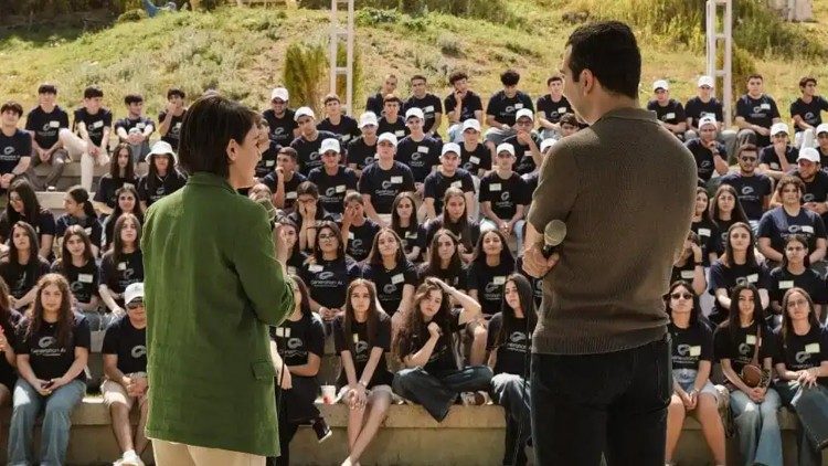 2025.08.27 Il primo campo di intelligenza artificiale scolastico è stato lanciato a Hankavan