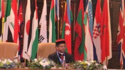 O cardeal George Jacob Koovakad, prefeito do Dicastério para o Diálogo Inter-religioso, em uma conferência na segunda Cúpula Internacional de Líderes Religiosos em Kuala Lumpur, Malásia.