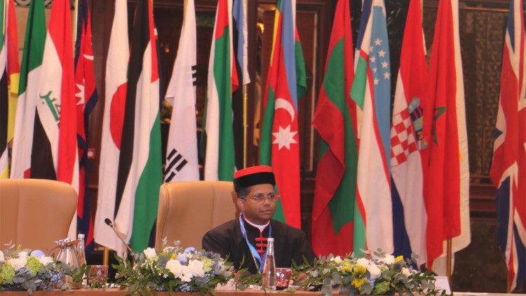 O cardeal George Jacob Koovakad, prefeito do Dicastério para o Diálogo Inter-religioso, em uma conferência na segunda Cúpula Internacional de Líderes Religiosos em Kuala Lumpur, Malásia.