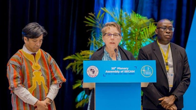 SIGNIS President Mrs. Helen Osman; SIGNIS Africa President Fr. Prof. Walter Ihejirika (r) and SIGNIS Secretary General, Dr. Peter Monthienvichienchai (l)