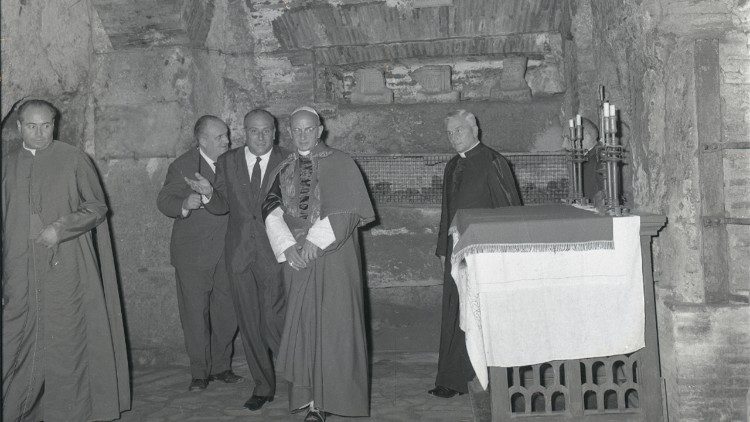 Paweł VI wizytujący katakumby