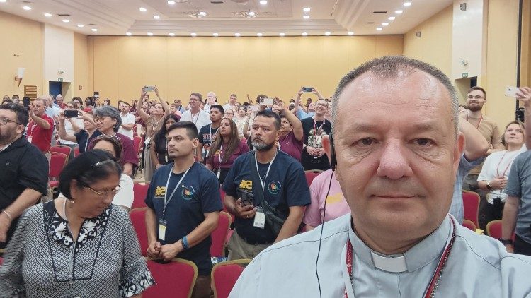 Bp Wawrzynek z uczestnikami jubileuszu