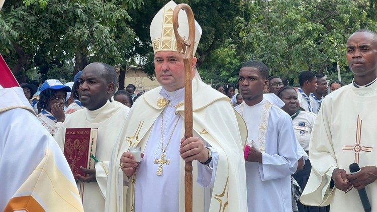 Abp Dubiel podczas posługi w Afryce