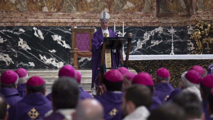 Monsignor Fisichella celebra la Messa in Basilica Vaticana