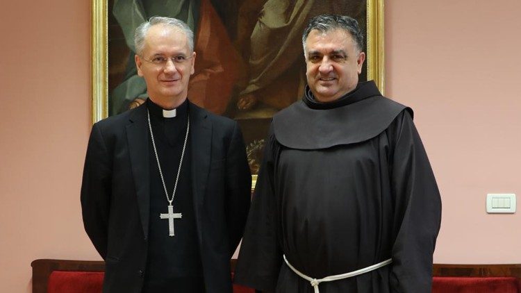 Zagrebački nadbiskup Dražen Kutleša i generalni vizitator fra Ivan Sesar