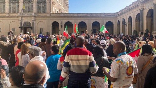 Le Pape encourage le renouveau charismatique à témoigner de l'Esprit Saint