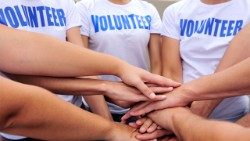 Freiwillige leisten Dienste für die Gesellschaft