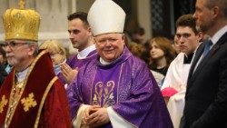 Mons. Viliam Judák počas eucharistického sprievodu