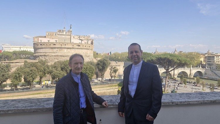 Ks. Leszek Kryża i ks. Luca Bovio z wizytą w Radiu Watykańskim 