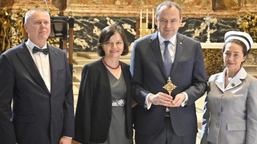 Ambasador RP przy Stolicy Apostolskiej otrzymał relikwie bł. Hanny Chrzanowskiej