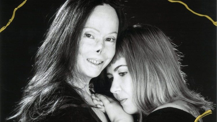 Valentina e Francesca Pitzalis in uno degli scatti di Tiziana Luxardo 