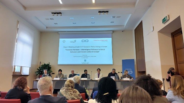 A abertura do evento com representantes da Santa Sé nesta terça-feira (08/04)